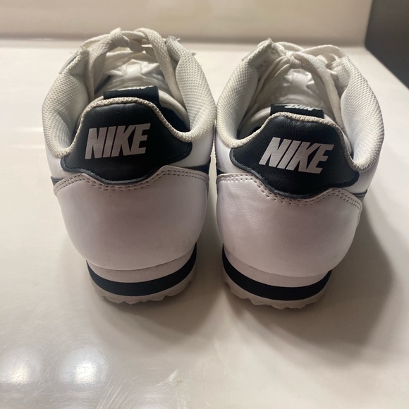 Nike - Picture 3 of 3